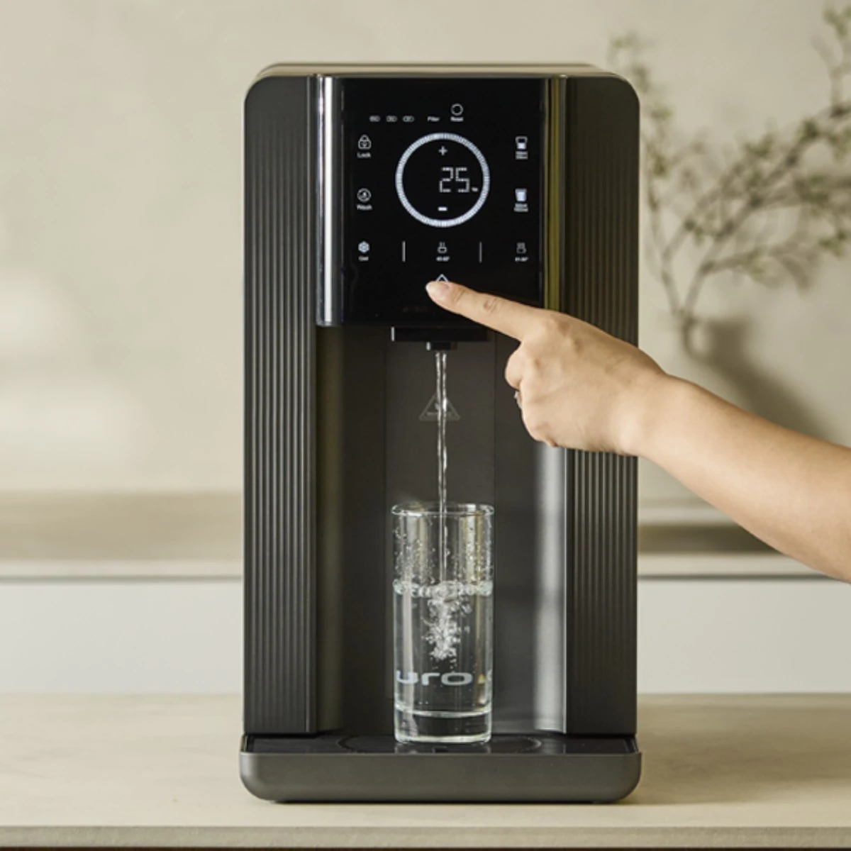 Panel dotykowy Hurom Water Purifier – wybór temperatury i dozowanie wody