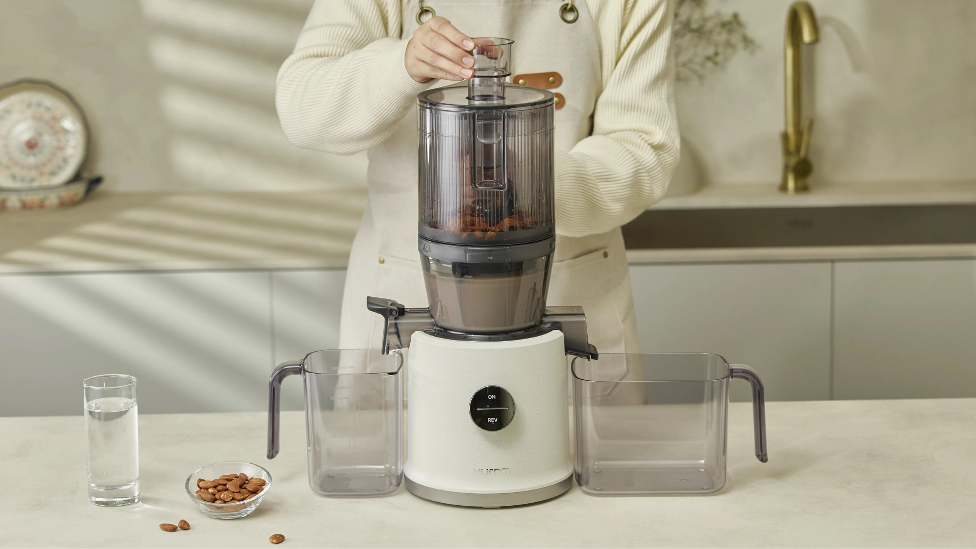 Mleko roślinne z wyciskarki wolnoobrotowej Hurom – migdałowe i sojowe