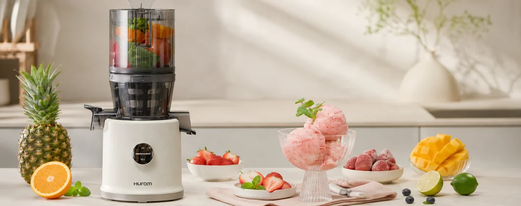 Sorbet z mrożonych owoców zrobiony w wyciskarce Hurom