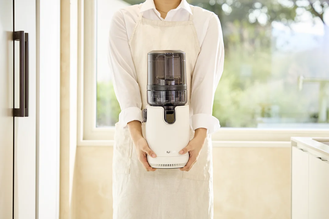 Hurom E50ST w aranżacji z jabłkami – inspiracja na domowy sok jabłkowy