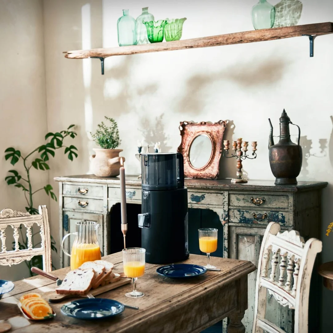 Wyciskarka Hurom H400 w otoczeniu warzyw – inspiracja na domowy sok warzywny