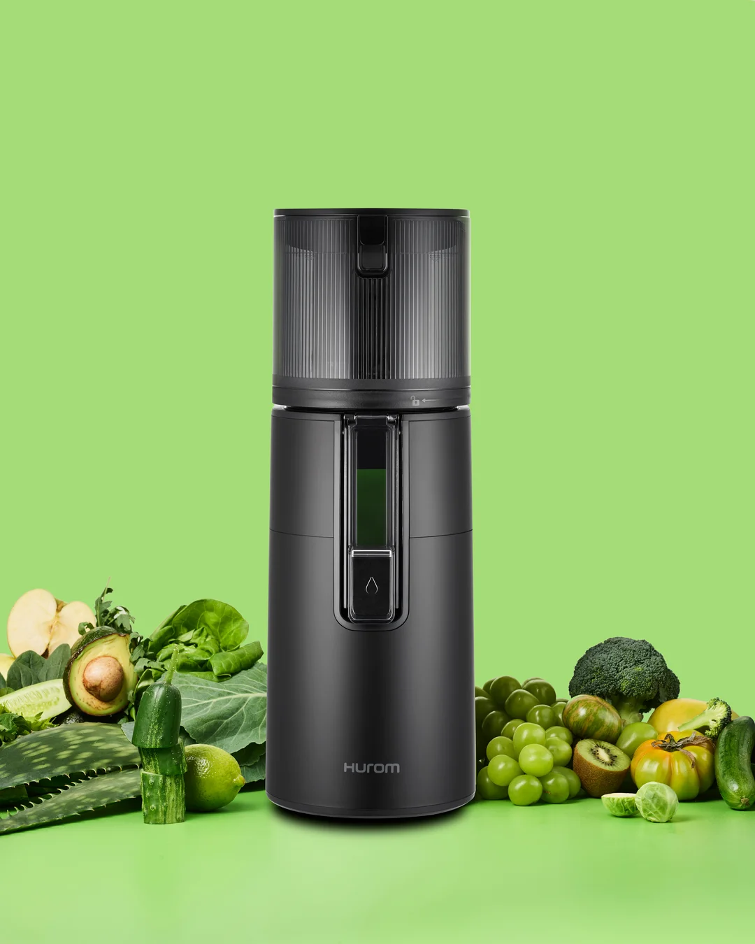 Wyciskarka wolnoobrotowa Hurom H400 – lifestyle zdjęcie w jasnej aranżacji kuchennej