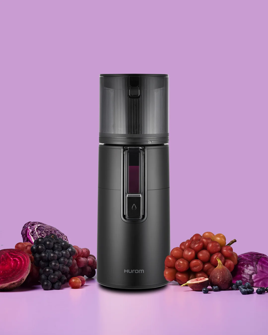 Hurom H400 w otoczeniu soków i owoców – inspiracja na zdrowe napoje w domu