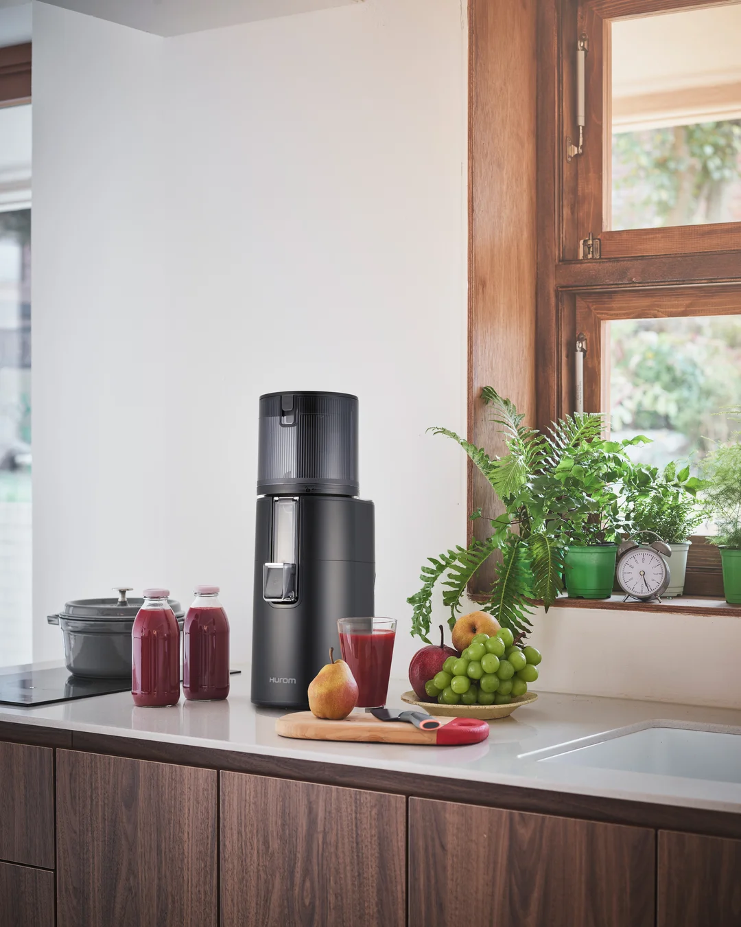 Hurom H400 na blacie – inspiracja na domowe soki cold press z owoców i warzyw