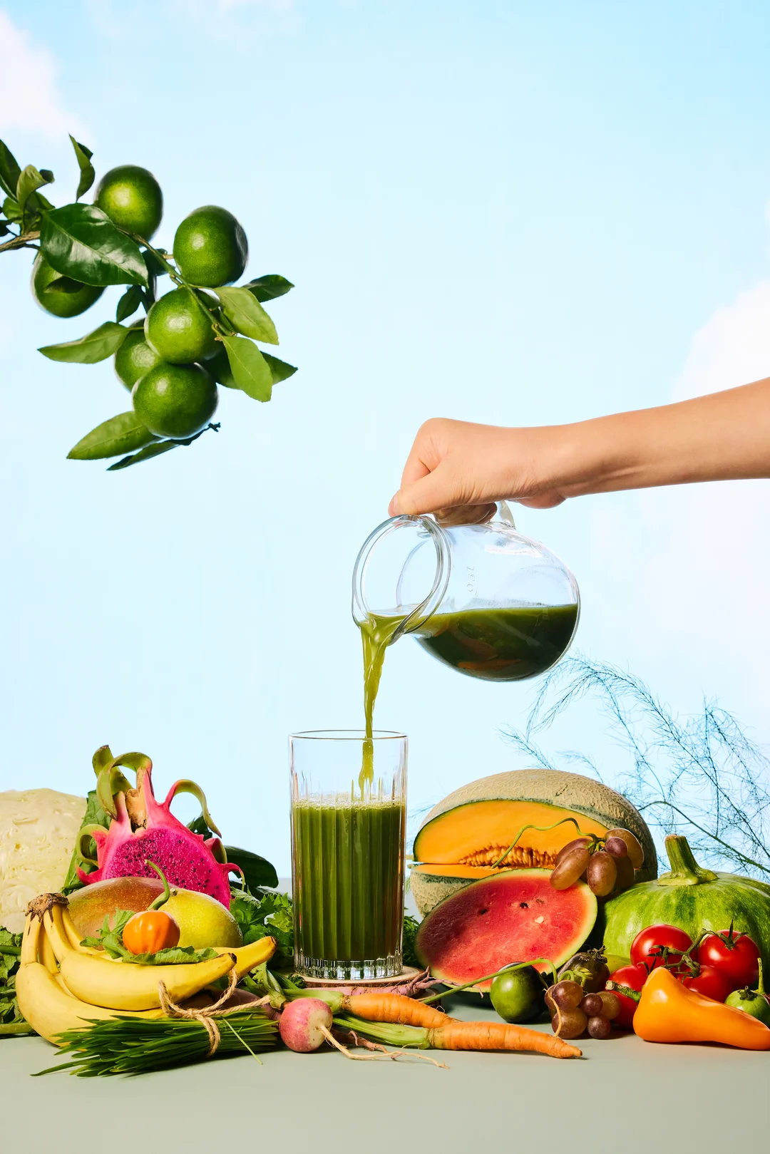 Hurom H70 przygotowana do wyciskania zielonego soku z warzyw liściastych