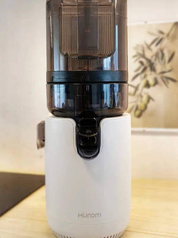 Wyciskarka Hurom E50 ST na blacie