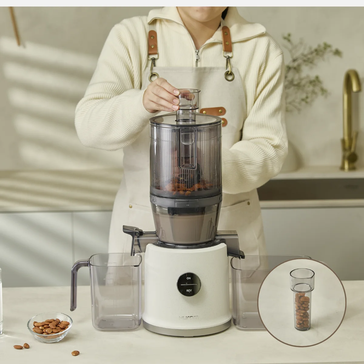 Hurom H80 ST - Popychacz z miarką - przygotowywanie mlaka z migdałów