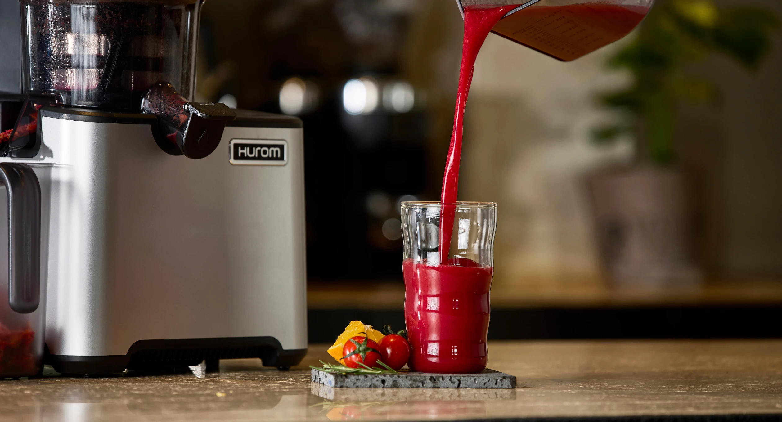 Hurom CP50 - sok premium serwowany w lokalu HoReCa, 50 lat technologii wyciskania Hurom Made in Korea