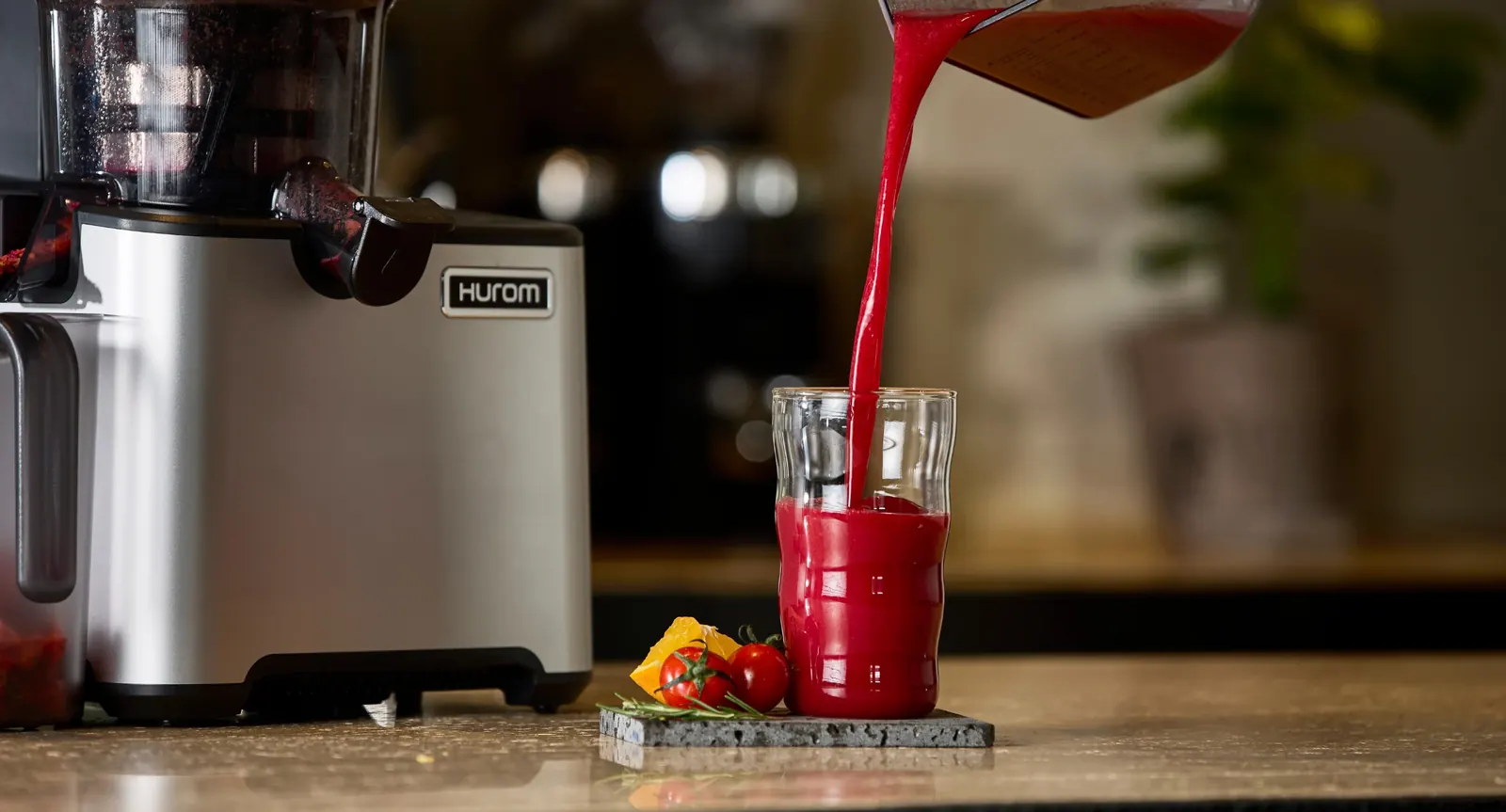 Hurom CP50 - sok premium serwowany w lokalu HoReCa, 50 lat technologii wyciskania Hurom Made in Korea