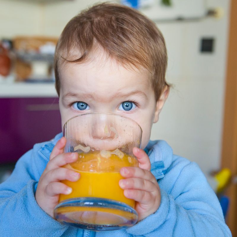 Wyciskarka wolnoobrotowa - najlepszy sposób na przygotowanie soku dla dziecka
