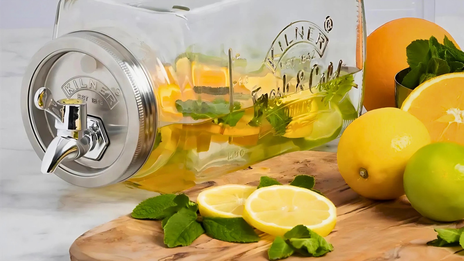 Letnie orzeźwienie z Hurom – 5 przepisów na chłodne soki i lemoniady