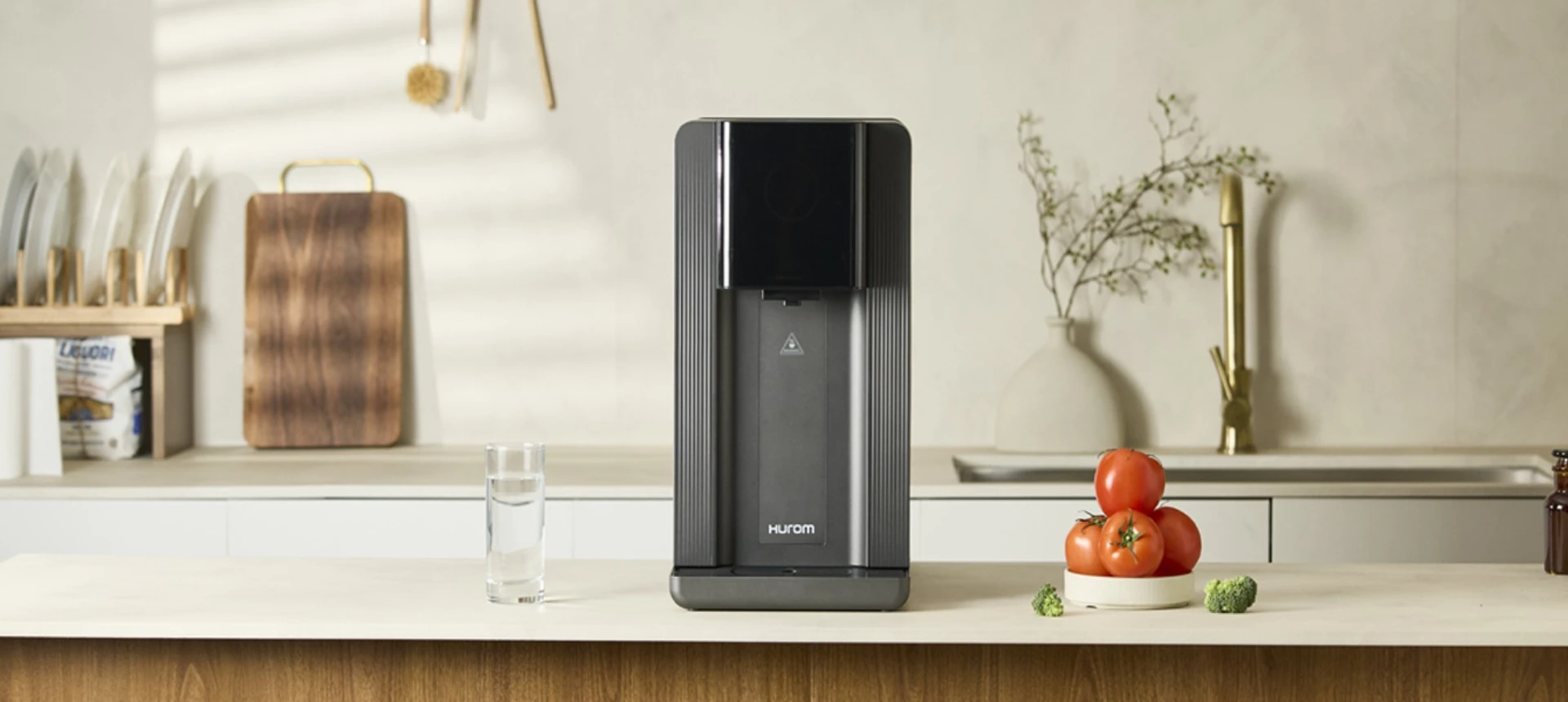 Inteligentny dyspenser wody Hurom – Twoja kuchnia w wersji Smart.