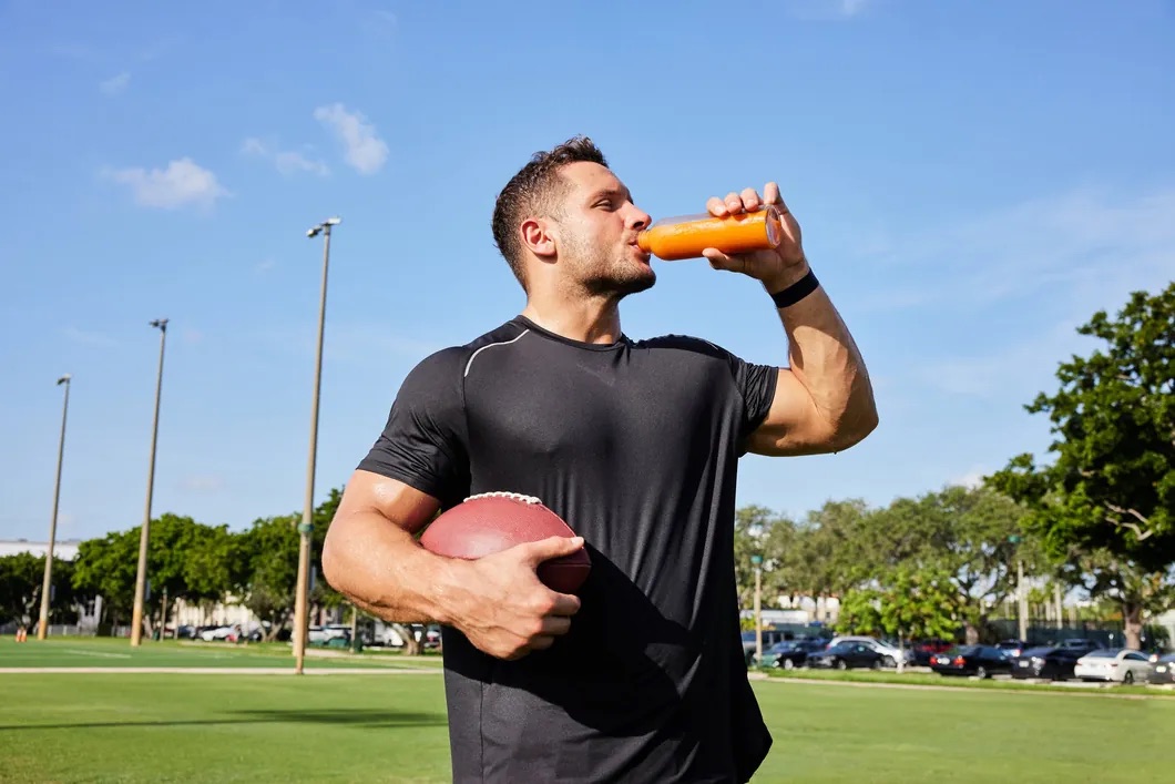 Nick Bosa: jak gwiazda NFL układa soki wokół treningów