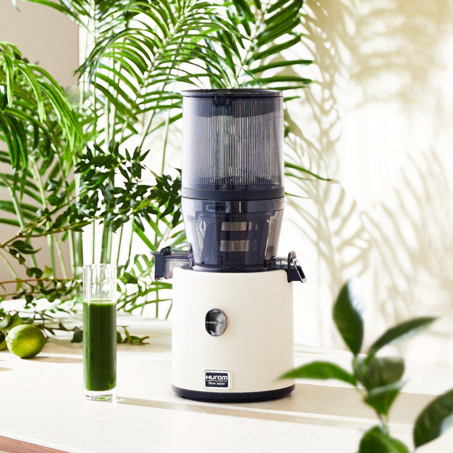 Wyciskarka Hurom H330P Deep Ivory i Butelka na sok Smeg 500 ml