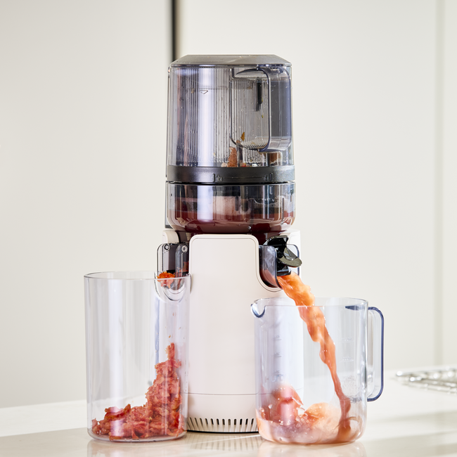 Butelka na sok Smeg 500 ml i wyciskarka wolnoobrotowa Hurom E50 ST Pure