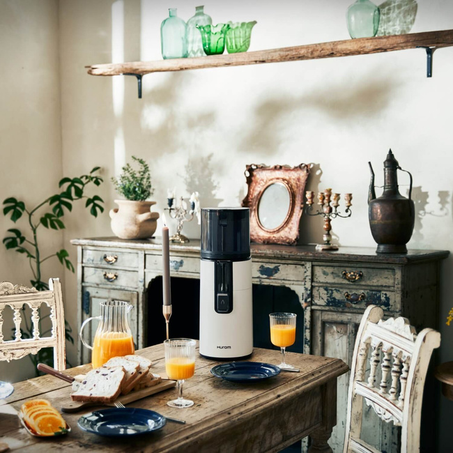 Wyciskarka Hurom H400 Biały mat i Butelka na sok Smeg 500 ml