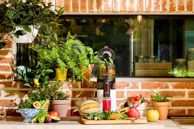 Wyciskarka Hurom H70 FT Biała i Butelka na sok Smeg 500 ml