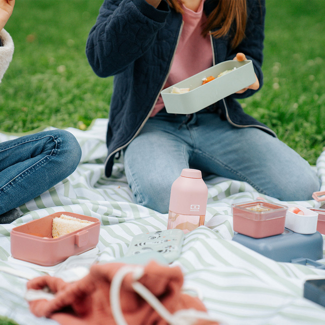 Monbento Positive S butelka 0,33 l na porcję soku, Pink